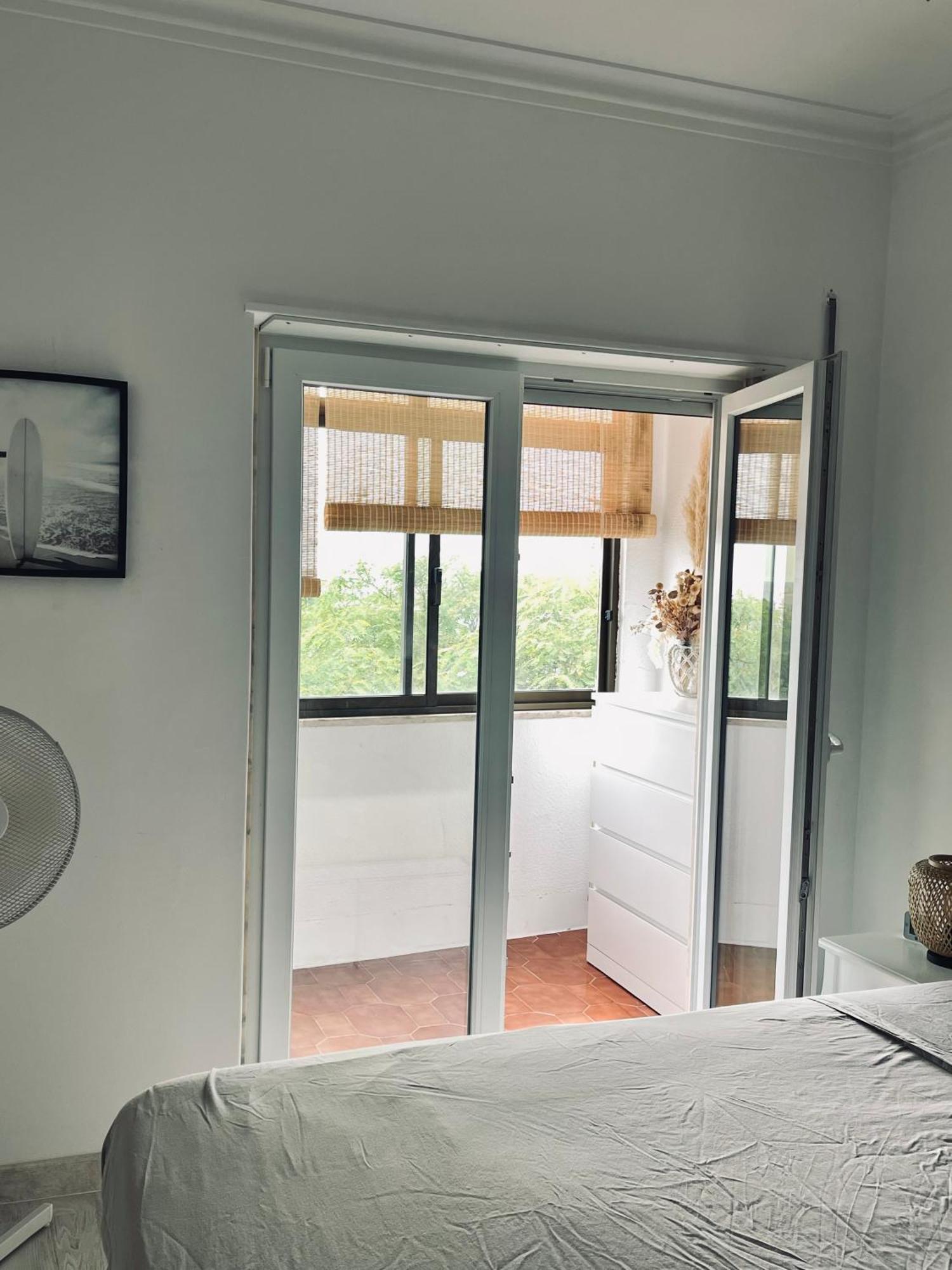 1-Bedroom Sea View Apartment With Private Balcony Costa Da Caparica, Just 5 Minutes From The Beach Costa da Caparica Exterior photo
